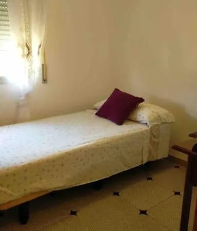 Precioso Piso De 3 Dormitorios, Cocina Y 1 Baño * Cómpeta